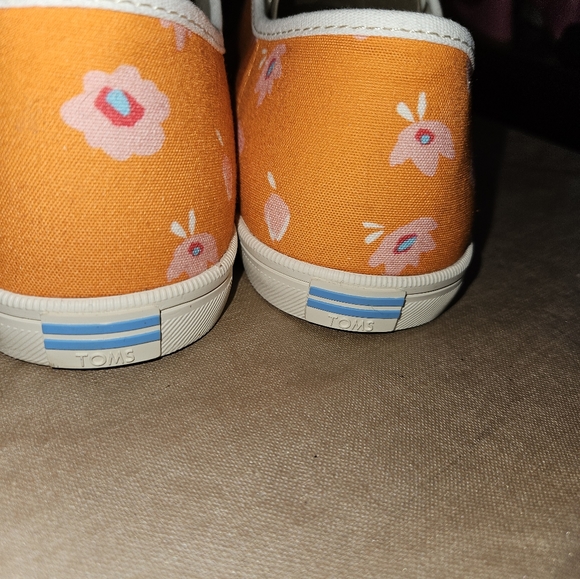 TOMS Orange Persimmon Sprint Floral Print Lace Up Sneaker Women's 11 - Picture 5 of 10